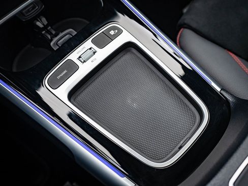 Used 2024 Mercedes-Benz GLB 250 4MATIC image 34