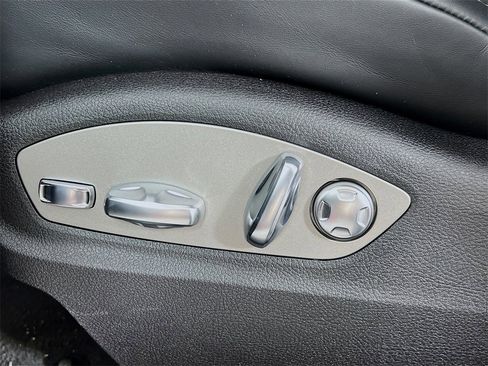 New 2026 Porsche Macan image 22