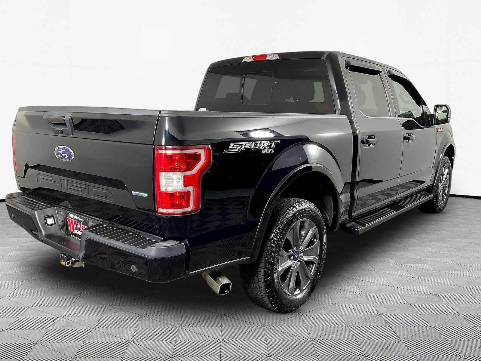 Used 2018 Ford F150 XLT w/ Equipment Group 302A Luxury AWD/4WD image 6