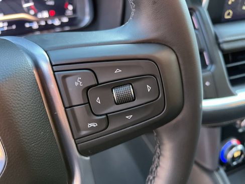 Used 2024 GMC Yukon XL SLT w/ SLT Premium Package image 17