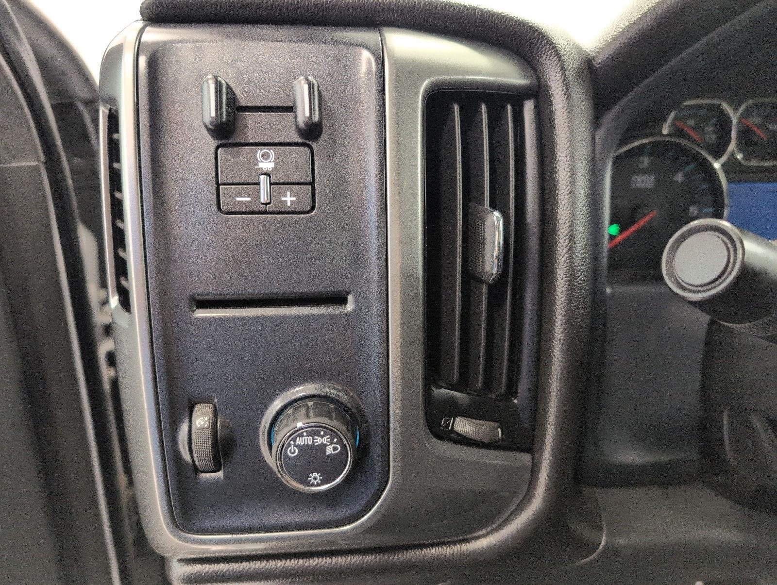 Used 2018 Chevrolet Silverado 1500 LT w/ Trailering Package RWD image 10