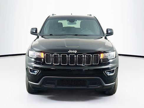 Used 2018 Jeep Grand Cherokee Laredo AWD/4WD image 2