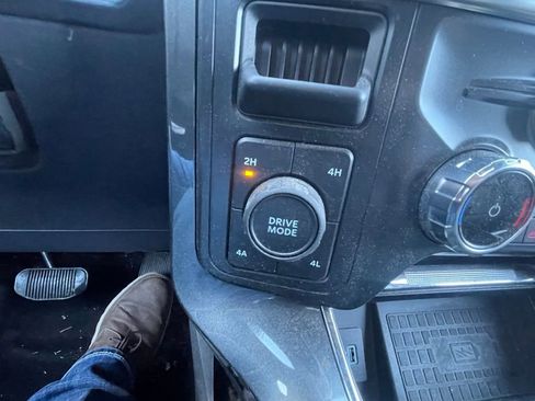 Certified 2022 Ford F150 Lariat w/ Equipment Group 502A High image 16