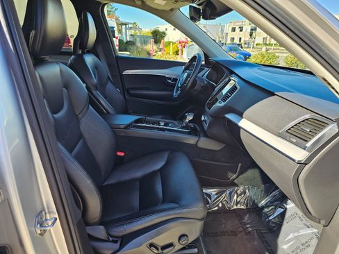 Used 2021 Volvo XC90 T5 Momentum w/ Climate Package image 36