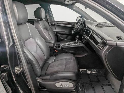 Used 2019 Porsche Macan AWD/4WD image 23