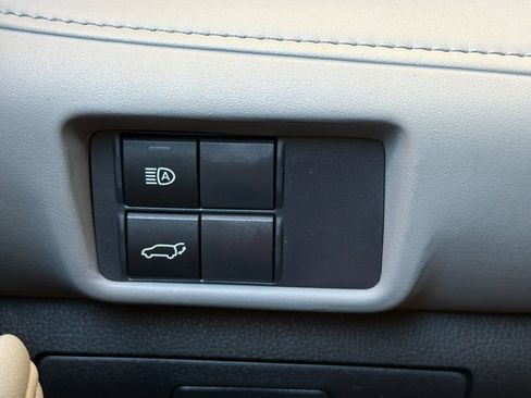 Used 2021 Toyota Highlander XLE AWD/4WD image 31