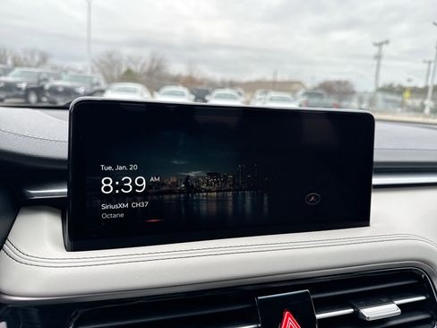 Used 2025 Genesis G70 2.5T image 4