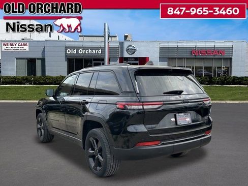 Used 2023 Jeep Grand Cherokee Limited w/ Luxury Tech Group II AWD/4WD image 8