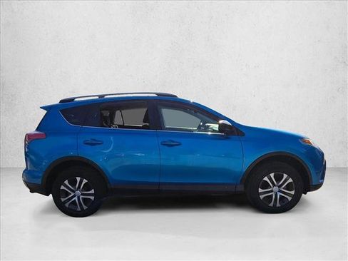 Used 2018 Toyota RAV4 LE image 4