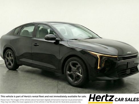 Used 2025 Kia K4 LXS image 1