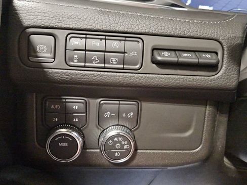 Used 2022 GMC Yukon XL Denali AWD/4WD image 31