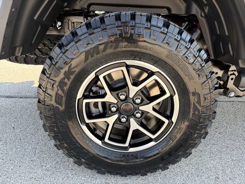 New 2026 Jeep Gladiator Rubicon w/ Steel Power Dome Hood Package AWD/4WD image 12
