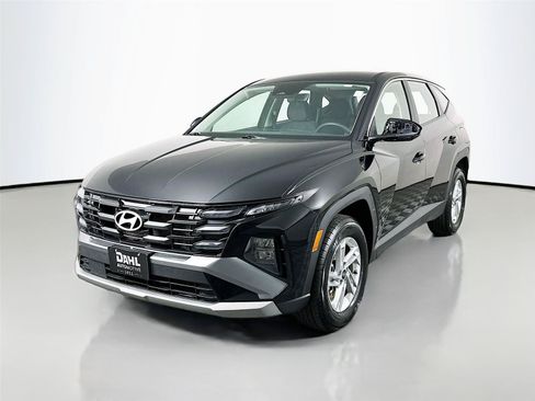 Used 2025 Hyundai Tucson SE AWD/4WD image 4