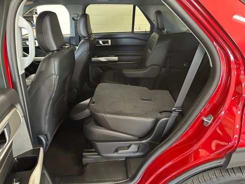 Used 2024 Ford Explorer XLT w/ Equipment Group 202A AWD/4WD image 37