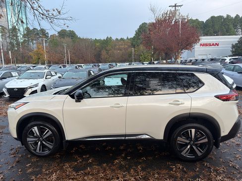 Certified 2023 Nissan Rogue SL w/ SL Premium Package image 4