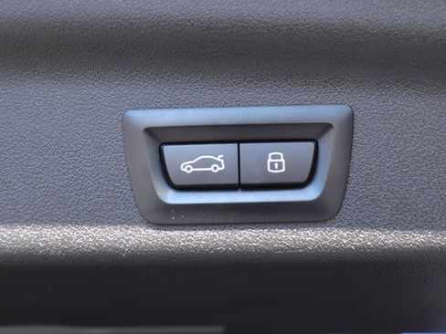 Used 2025 BMW X1 xDrive28i w/ Convenience Package image 17