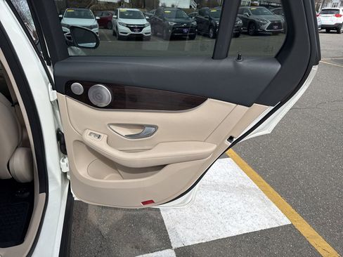 Used 2021 Mercedes-Benz GLC 300 4MATIC image 29