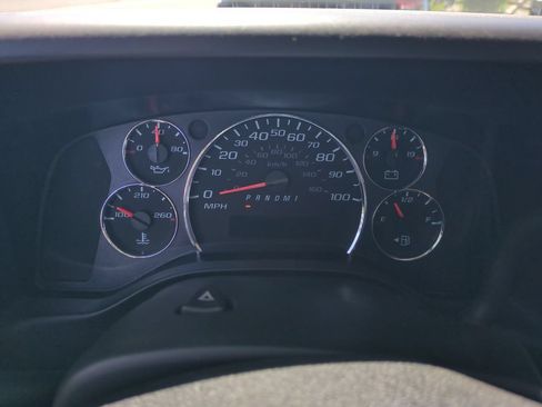 Used 2019 Chevrolet Express 2500 w/ Driver Convenience Package RWD image 11