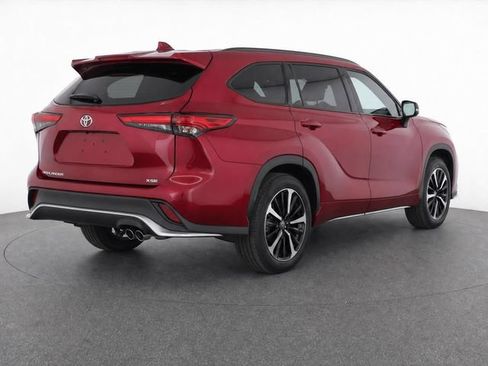 Used 2022 Toyota Highlander XSE FWD image 8