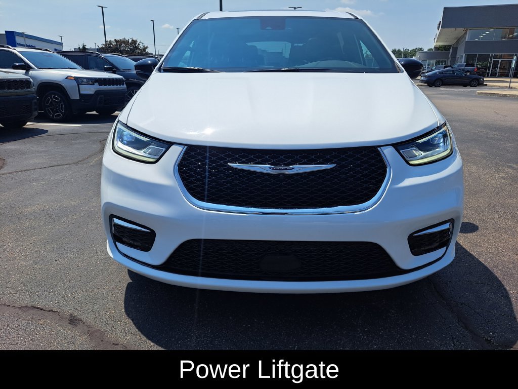 Certified 2026 Chrysler Pacifica Limited FWD image 8