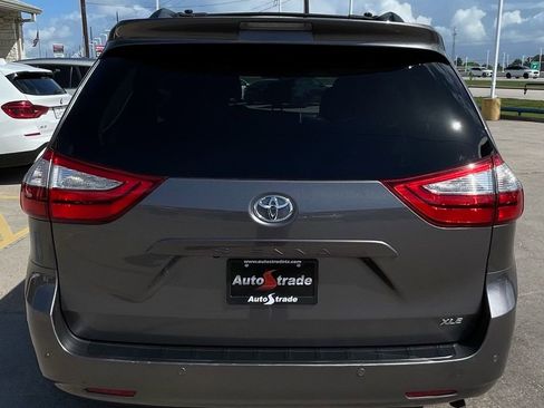 Used 2015 Toyota Sienna XLE w/ XLE Navigation Package image 10