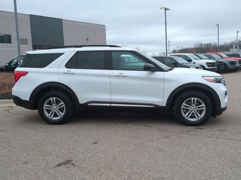 Used 2020 Ford Explorer XLT w/ Comfort Package image 9