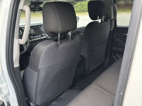 Used 2025 Nissan Frontier SV RWD image 22