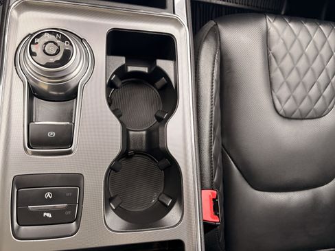 Used 2024 Ford Edge Titanium w/ Equipment Group 301A image 17