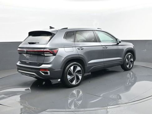Used 2025 Volkswagen Taos SE AWD/4WD image 21