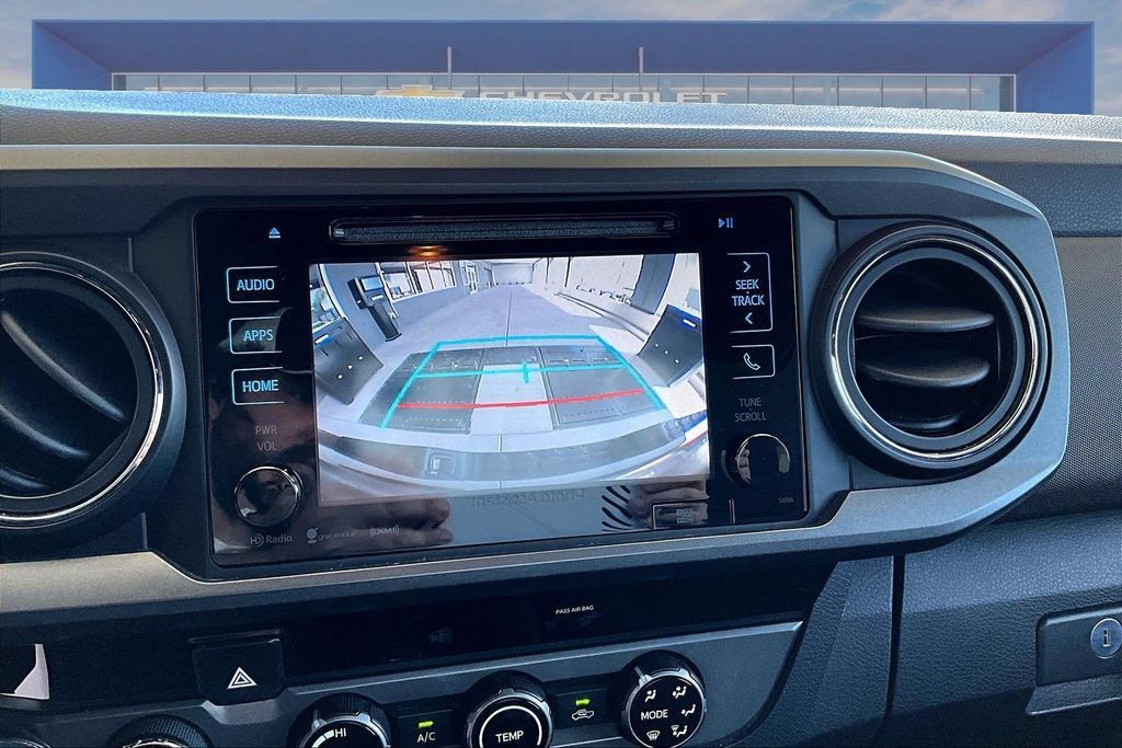 Used 2018 Toyota Tacoma TRD Off-Road w/ Technology Package AWD/4WD image 10