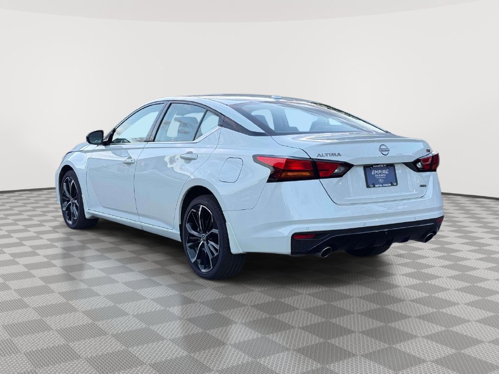 Used 2025 Nissan Altima 2.5 SR w/ SR Premium Package AWD/4WD image 6