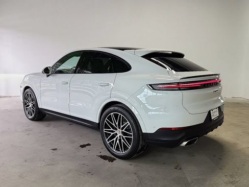 Certified 2026 Porsche Cayenne Coupe AWD/4WD image 3