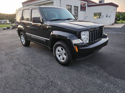Used 2011 Jeep Liberty Sport AWD/4WD image 3