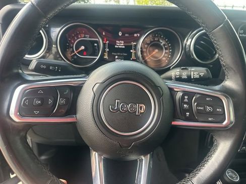 Used 2020 Jeep Wrangler Unlimited Sahara AWD/4WD image 18