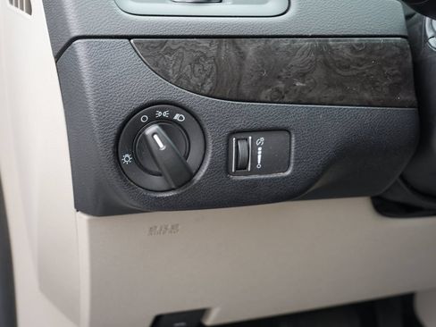 Used 2018 Dodge Grand Caravan SE w/ UConnect Hands-Free Group FWD image 17