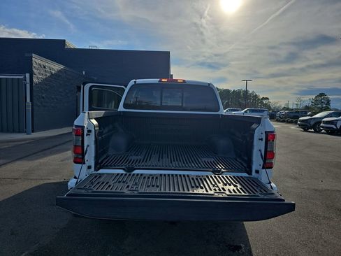 Used 2022 Nissan Frontier PRO-4X w/ Technology Package image 16