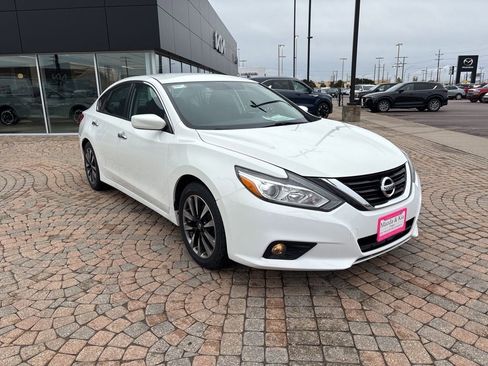 Used 2018 Nissan Altima 2.5 SV image 3