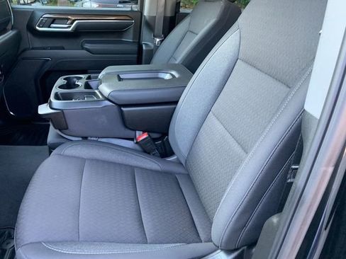 Used 2025 Chevrolet Silverado 1500 LT AWD/4WD image 17