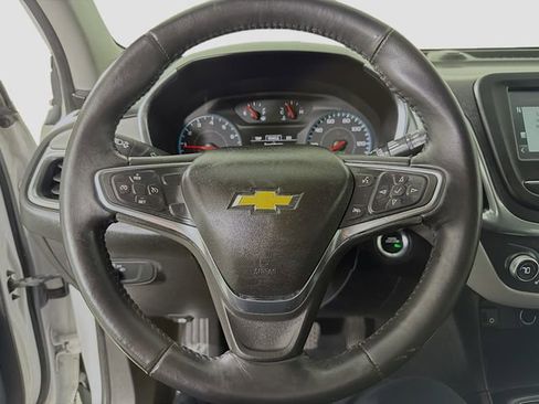 Used 2018 Chevrolet Equinox LT FWD image 12