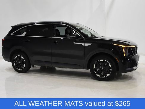 Used 2025 Kia Sorento S FWD image 3