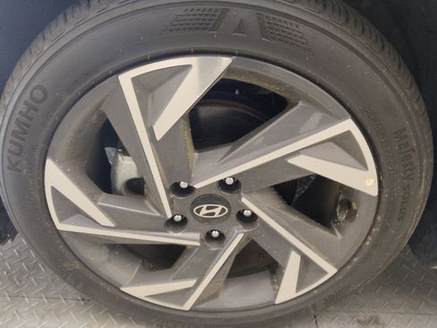 Used 2025 Hyundai Elantra SEL FWD image 31