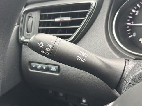 Used 2020 Nissan Rogue S AWD/4WD image 23