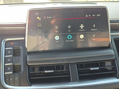 Used 2022 GMC Yukon XL AT4 AWD/4WD image 5