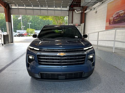 New 2026 Chevrolet Traverse LT FWD image 2