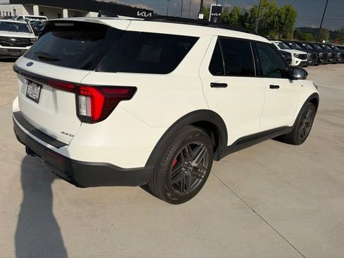 Used 2025 Ford Explorer ST-Line w/ Premium Package AWD/4WD image 7