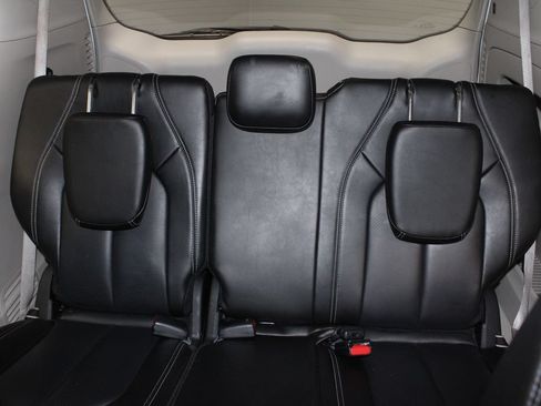 Used 2023 Chrysler Pacifica Touring-L FWD image 23