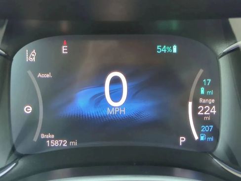 Used 2024 Chrysler Pacifica Limited FWD image 16