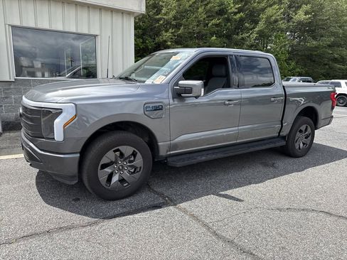 Used 2025 Ford F150 Lightning Lariat w/ Max Trailer Tow Package AWD/4WD image 10