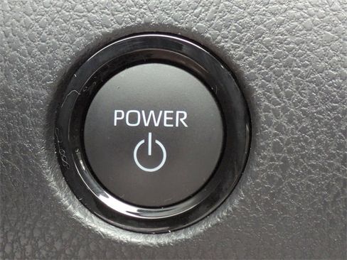 Used 2025 Toyota Camry SE image 30