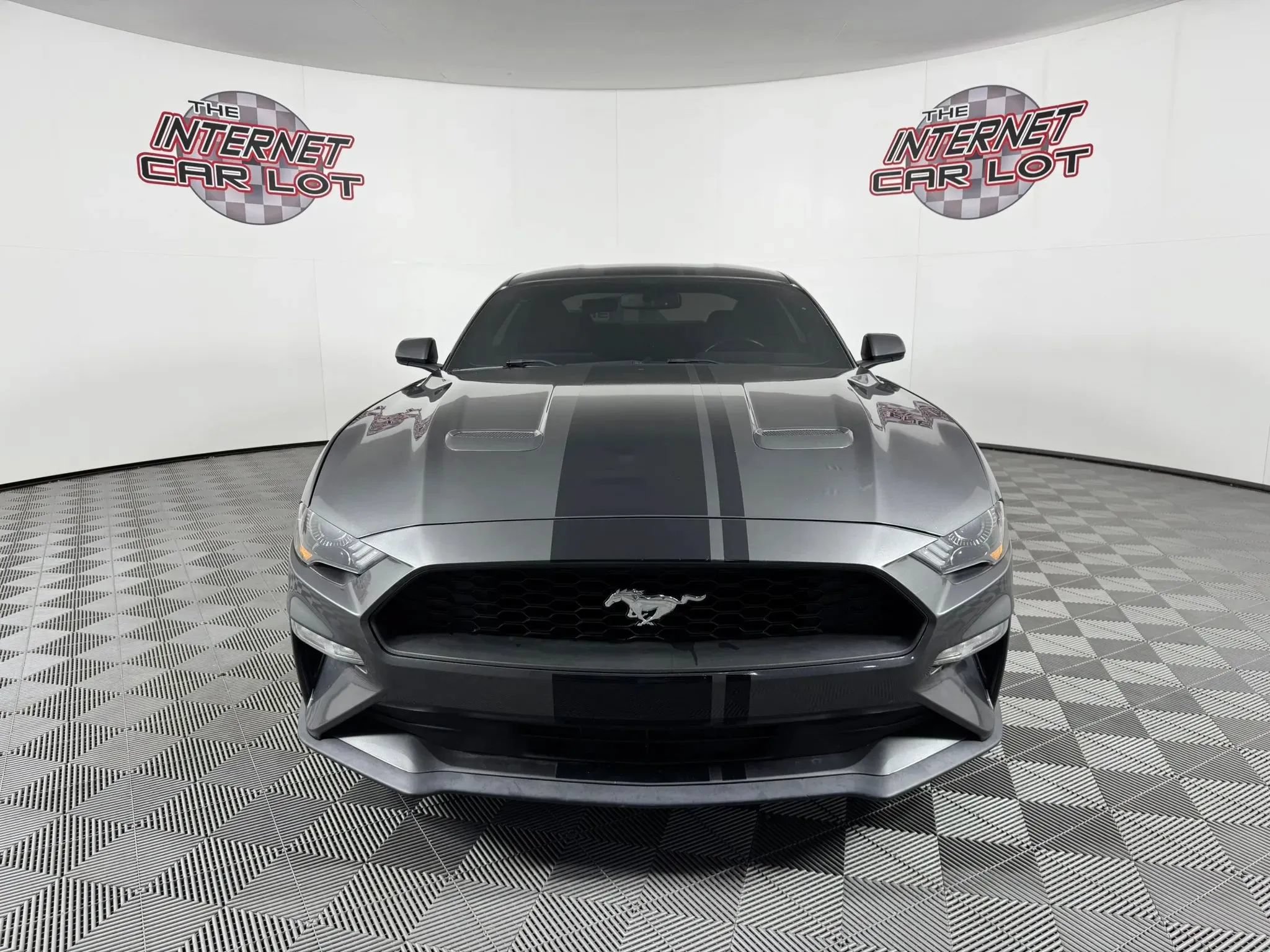 Used 2020 Ford Mustang Coupe RWD image 2